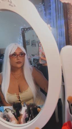 Single Girl Looking for Room (Los Angeles)