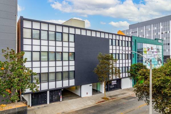 $500 OFFICE SPACE FOR LEASE in Koreatown!