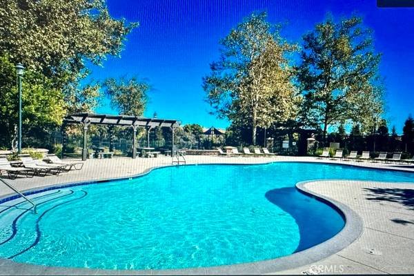 $60 / 1br - Share a Large Home with Private Room and Bath, Month-to-Month Lease, Safe and Secure Highly Sought Area (Valencia and Santa Clarita)