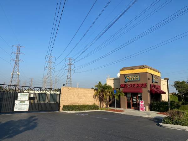 Secure and Spacious Units, Call Now to Reserve! (SOUTH GATE)