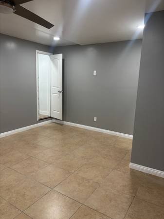 $1,400 / 1br - 0500ft2 - Large Room