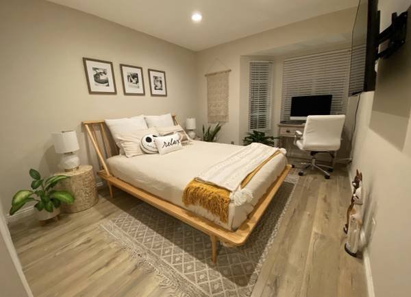 $1,400 / 1br - Beautiful Private Bedroom on a Tree-Lined Street $1400 (Tarzana)
