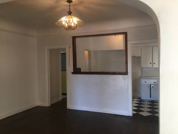 2 Bedroom 1 Bathroom Unit in the Center of Chinatown (Chinatown/Echo Park)