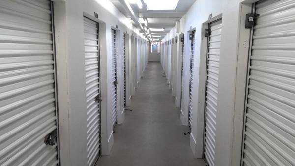 Declutter Your Life And Get a Great Deal On Storage! (La Crescenta (Cloud))