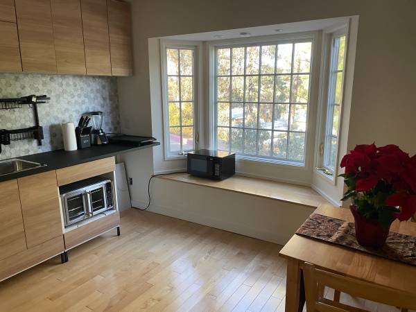 $2,300 for a 1-bedroom, 550 sq ft - Private Unit - Hollywood Hills (Los Angeles)